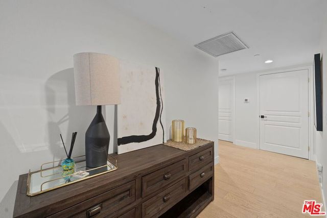 11842 Darlington Avenue 201, Los Angeles, CA 90049