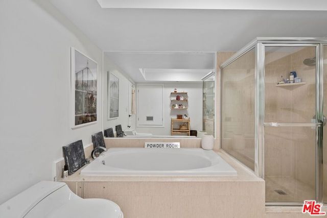 11842 Darlington Avenue 201, Los Angeles, CA 90049