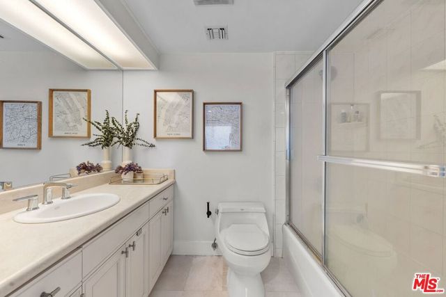 11842 Darlington Avenue 201, Los Angeles, CA 90049