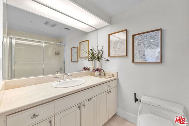 11842 Darlington Avenue 201, Los Angeles, CA 90049