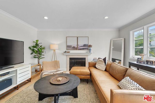 11842 Darlington Avenue 201, Los Angeles, CA 90049