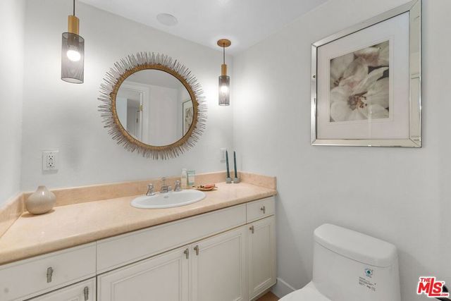 11842 Darlington Avenue 201, Los Angeles, CA 90049