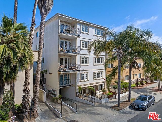 11842 Darlington Avenue 201, Los Angeles, CA 90049