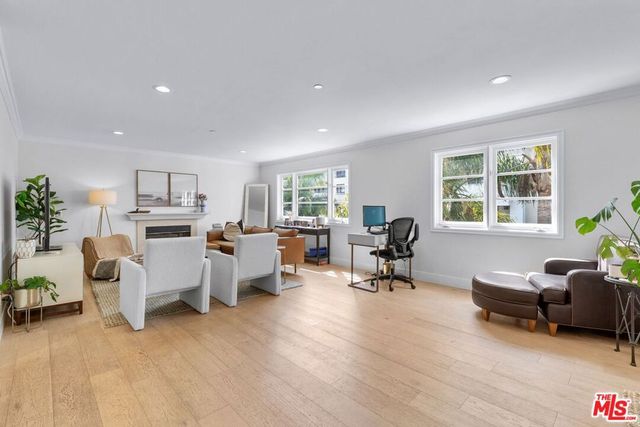 11842 Darlington Avenue 201, Los Angeles, CA 90049