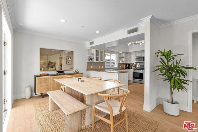 11842 Darlington Avenue 201, Los Angeles, CA 90049