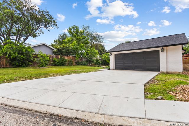 5582 Kissing Oak St., San Antonio, TX 78247