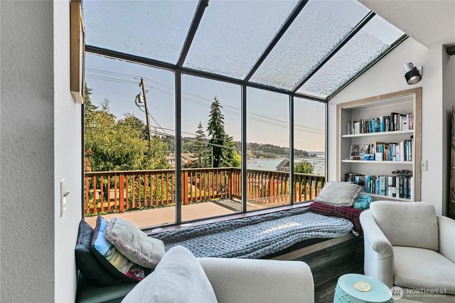 9106 Peacock Hill Avenue, Gig Harbor, WA 98332