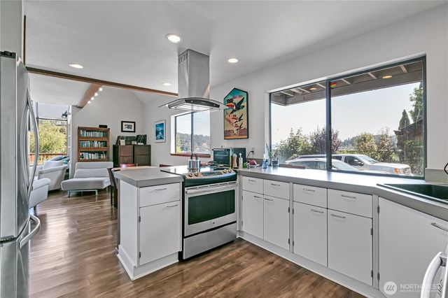 9106 Peacock Hill Avenue, Gig Harbor, WA 98332