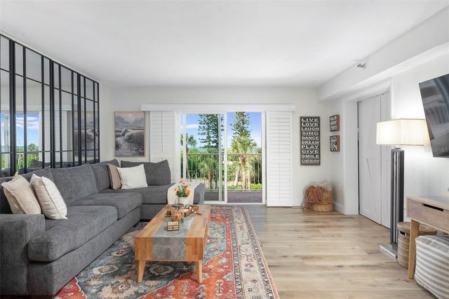 7430 SUNSHINE SKYWAY LANE S 405, St Petersburg, FL 33711