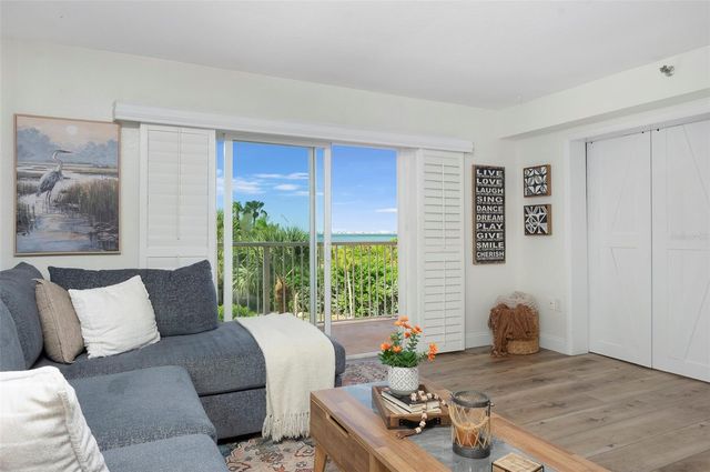 7430 SUNSHINE SKYWAY LANE S 405, St Petersburg, FL 33711