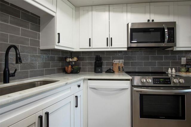 7430 SUNSHINE SKYWAY LANE S 405, St Petersburg, FL 33711