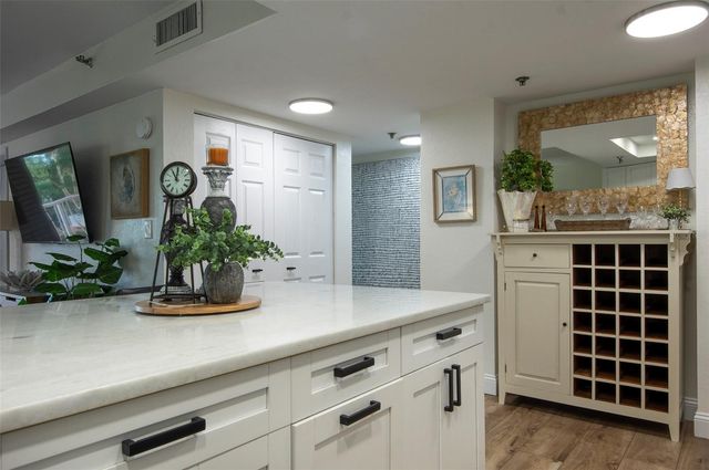 7430 SUNSHINE SKYWAY LANE S 405, St Petersburg, FL 33711