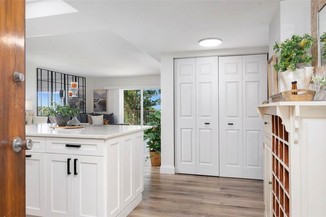 7430 SUNSHINE SKYWAY LANE S 405, St Petersburg, FL 33711