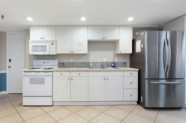7430 SUNSHINE SKYWAY LANE S 405, St Petersburg, FL 33711