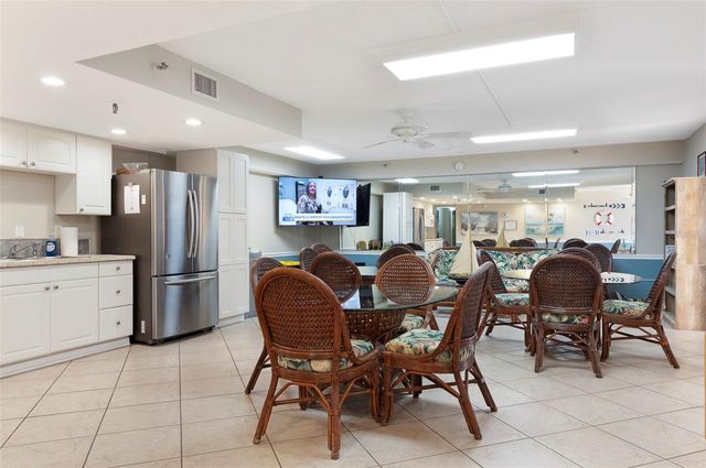 7430 SUNSHINE SKYWAY LANE S 405, St Petersburg, FL 33711