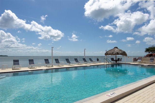 7430 SUNSHINE SKYWAY LANE S 405, St Petersburg, FL 33711