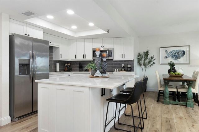 7430 SUNSHINE SKYWAY LANE S 405, St Petersburg, FL 33711