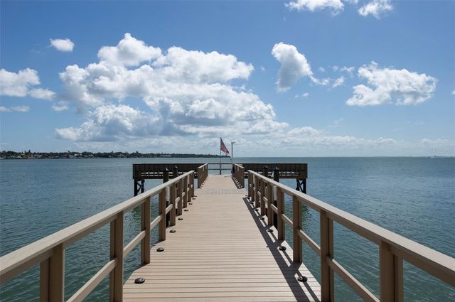 7430 SUNSHINE SKYWAY LANE S 405, St Petersburg, FL 33711