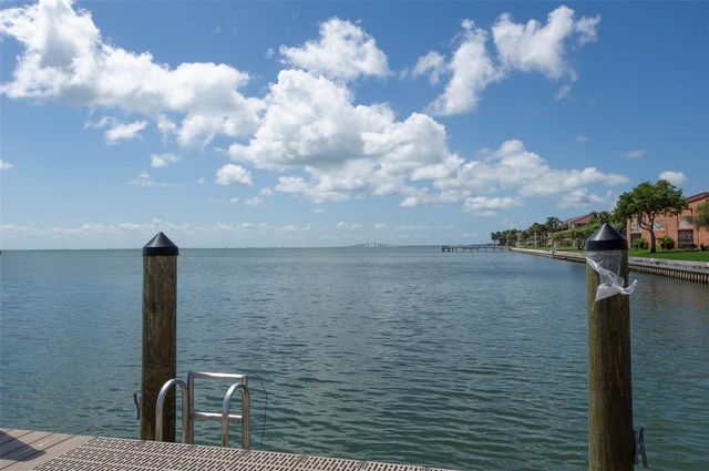 7430 SUNSHINE SKYWAY LANE S 405, St Petersburg, FL 33711