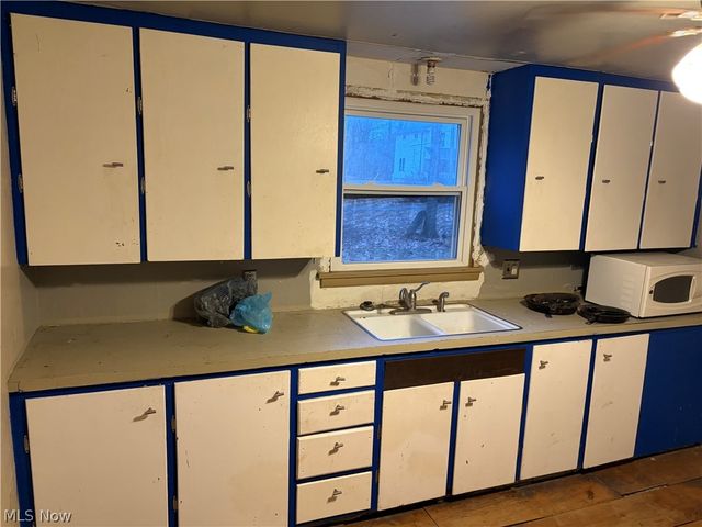 42082 Duquesne Street W, Columbiana, OH 44408