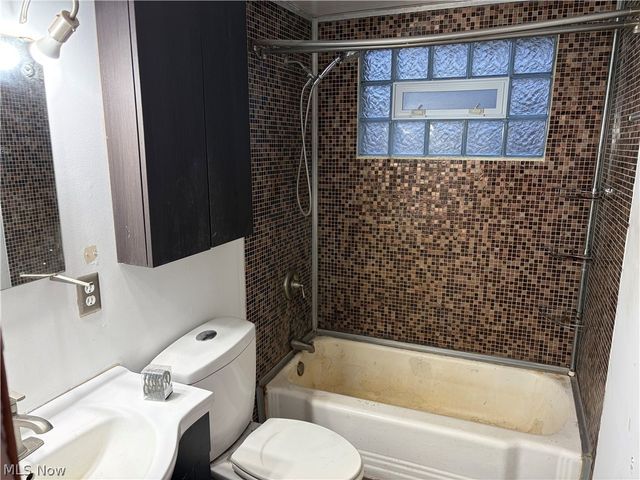 42082 Duquesne Street W, Columbiana, OH 44408