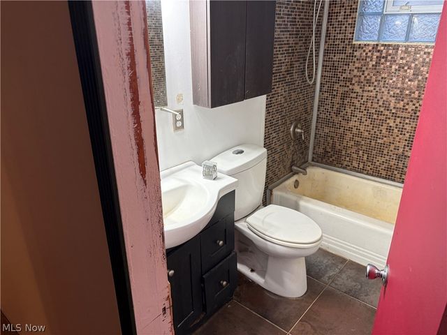 42082 Duquesne Street W, Columbiana, OH 44408