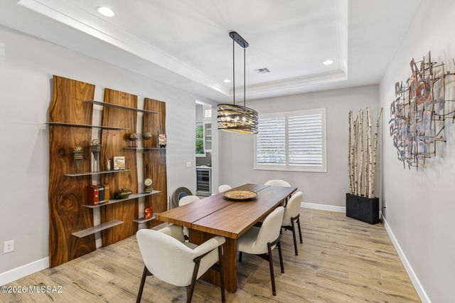 425 W Red Ribbon Lane, Oro Valley, AZ 85755