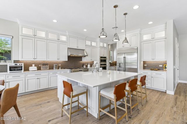425 W Red Ribbon Lane, Oro Valley, AZ 85755