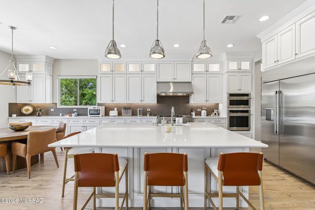 425 W Red Ribbon Lane, Oro Valley, AZ 85755