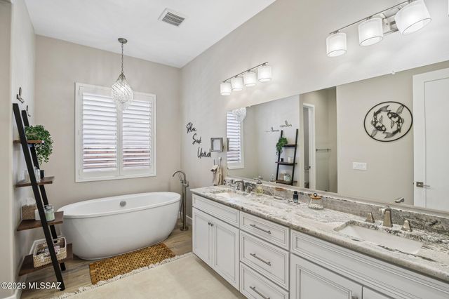 425 W Red Ribbon Lane, Oro Valley, AZ 85755