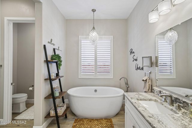 425 W Red Ribbon Lane, Oro Valley, AZ 85755