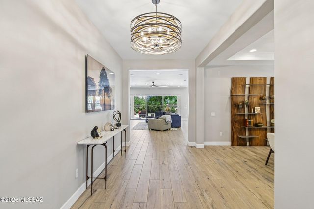 425 W Red Ribbon Lane, Oro Valley, AZ 85755
