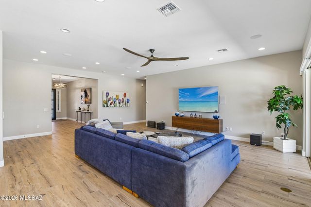 425 W Red Ribbon Lane, Oro Valley, AZ 85755