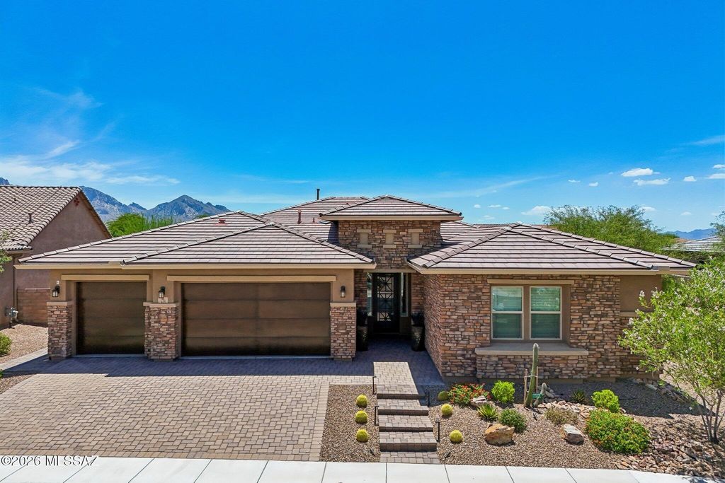 425 W Red Ribbon Lane, Oro Valley, AZ 85755