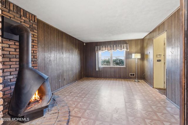 9 Lynn Drive, Toms River, NJ 08753