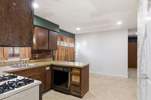 9 Lynn Drive, Toms River, NJ 08753