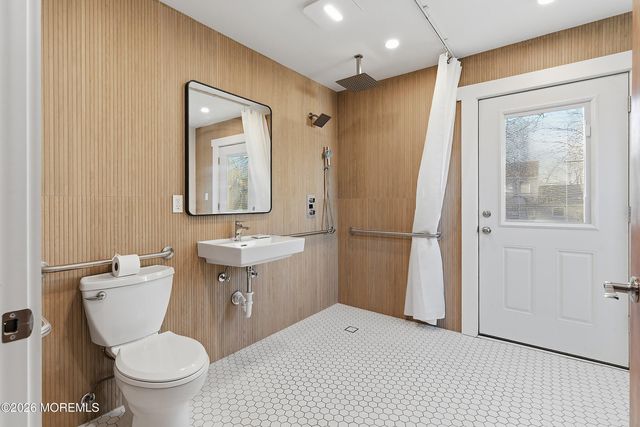 9 Lynn Drive, Toms River, NJ 08753