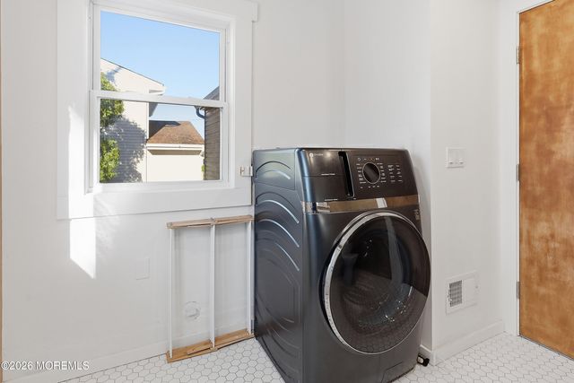 9 Lynn Drive, Toms River, NJ 08753