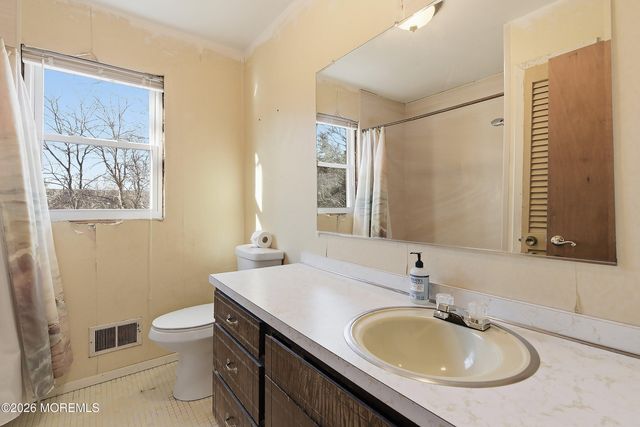 9 Lynn Drive, Toms River, NJ 08753