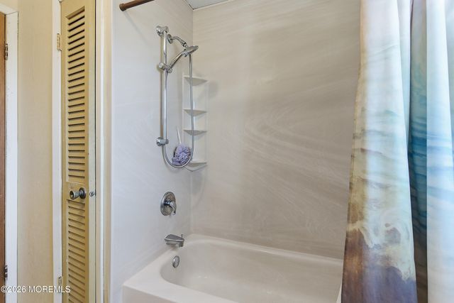 9 Lynn Drive, Toms River, NJ 08753