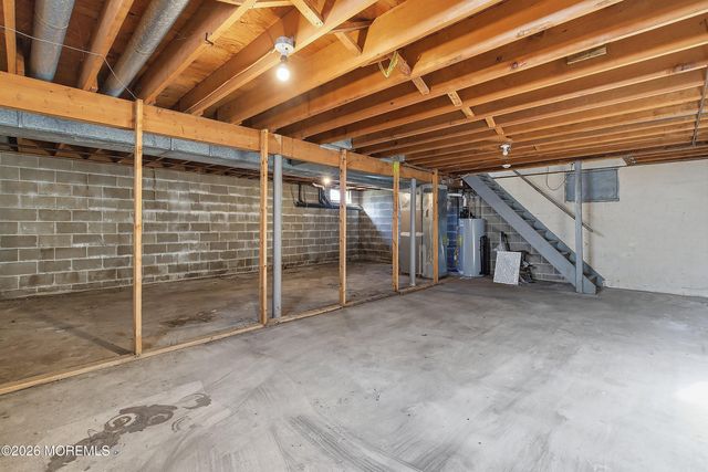 9 Lynn Drive, Toms River, NJ 08753