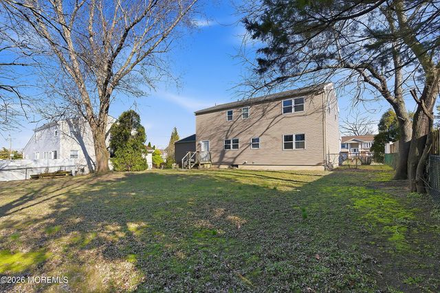 9 Lynn Drive, Toms River, NJ 08753