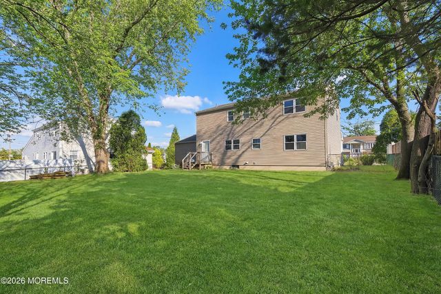 9 Lynn Drive, Toms River, NJ 08753