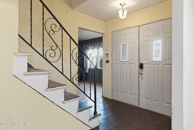 9 Lynn Drive, Toms River, NJ 08753