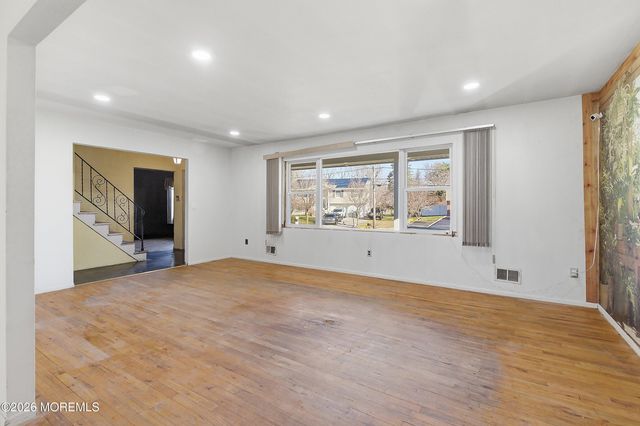 9 Lynn Drive, Toms River, NJ 08753