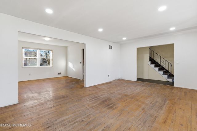 9 Lynn Drive, Toms River, NJ 08753