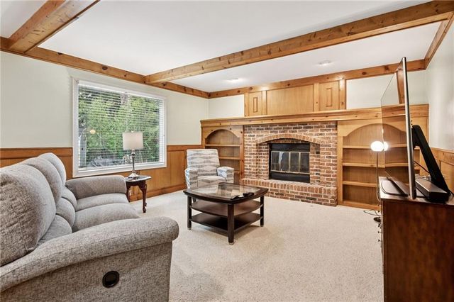 8614 Oakview Drive, Lenexa, KS 66215