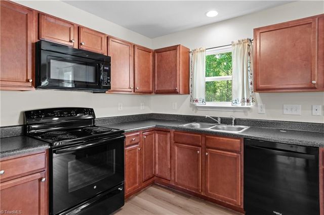 4077 Parkside Meadow Court, Winston-salem, NC 27127