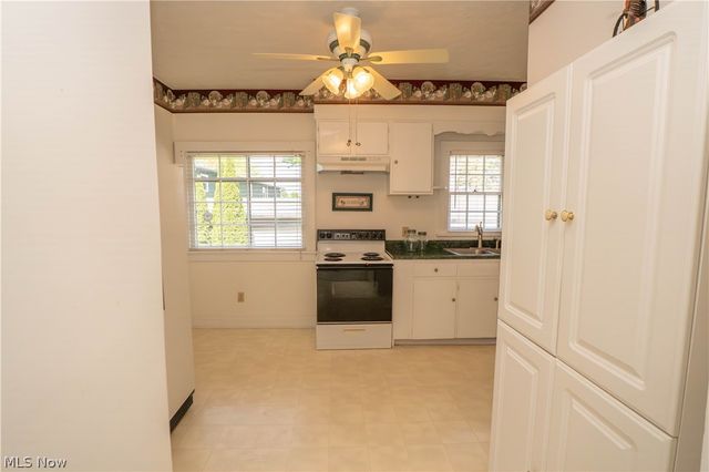 215 Lake Avenue NE, Hartville, OH 44632