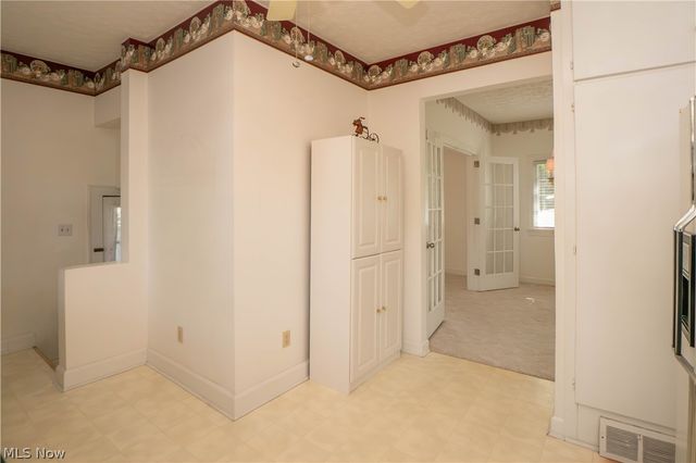215 Lake Avenue NE, Hartville, OH 44632